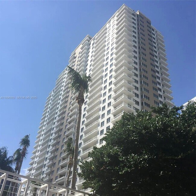 Building Photo - 801 Brickell Key Blvd