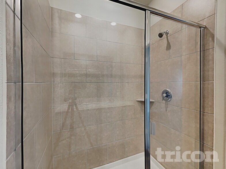 Building Photo - 2401 Lalun Lane