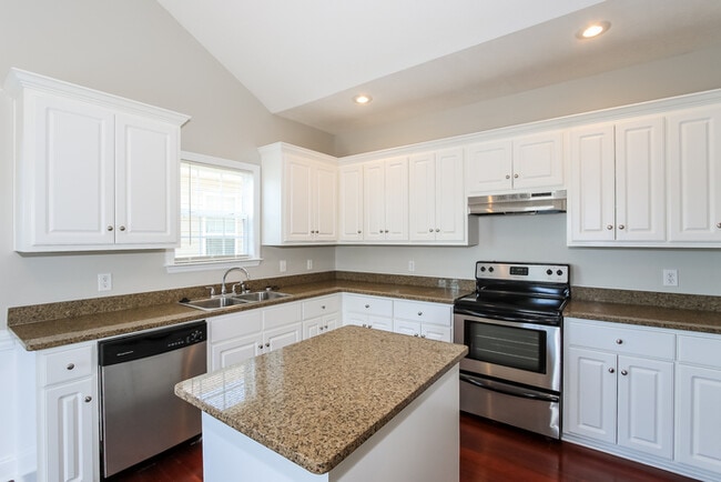 Building Photo - Lovely 4 Bedroom Home in Grovetown, GA