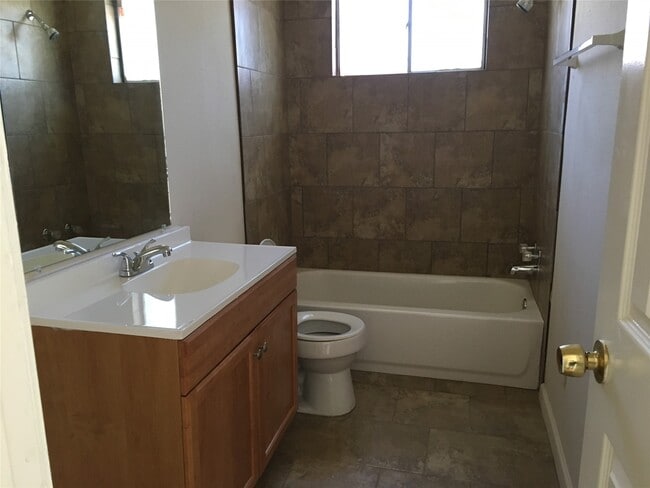 Building Photo - 10811 Sagecrest Ln