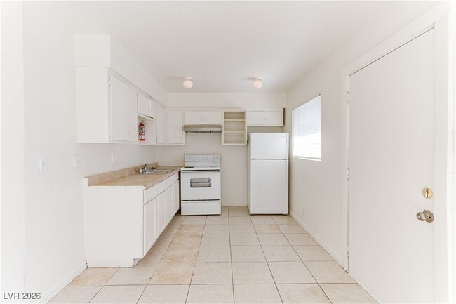 Building Photo - 3370 S Athens St