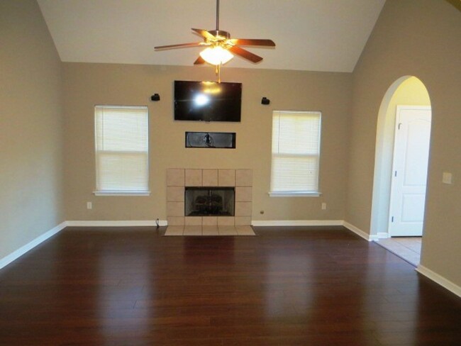 Building Photo - One level 3BR, 2BA patio home in Oxmoor Glen