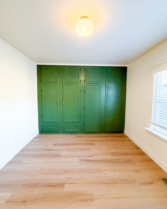 Building Photo - 2 Bedroom West Salem Home