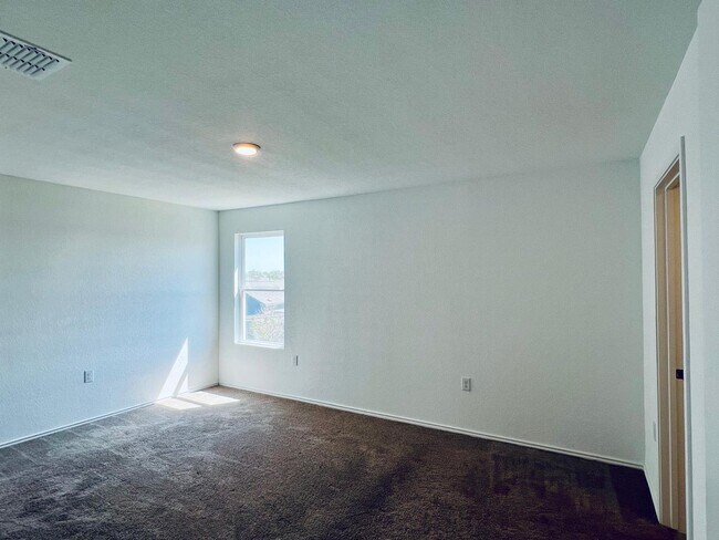 Building Photo - 10135 Ana Hts