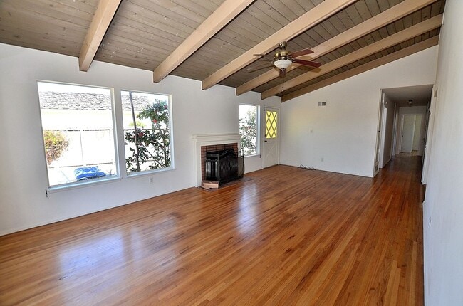 Building Photo - 151 Acacia Way