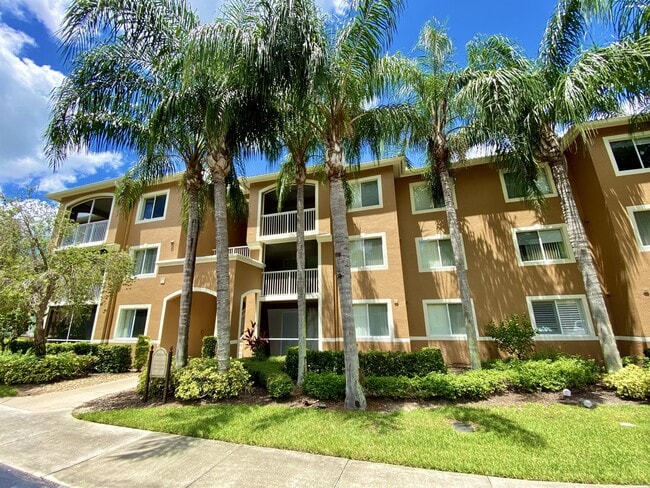 Building Photo - 1840 Florida Club Cir