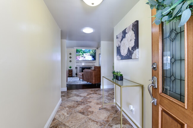 Building Photo - 901 Carlson Dr