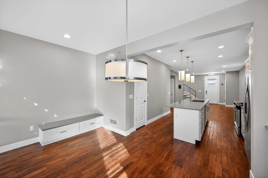 Building Photo - 1750 W 40th Ave