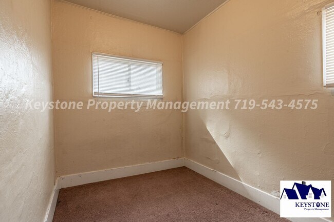 Building Photo - Ground Level, One Bedroom Apartment with A...