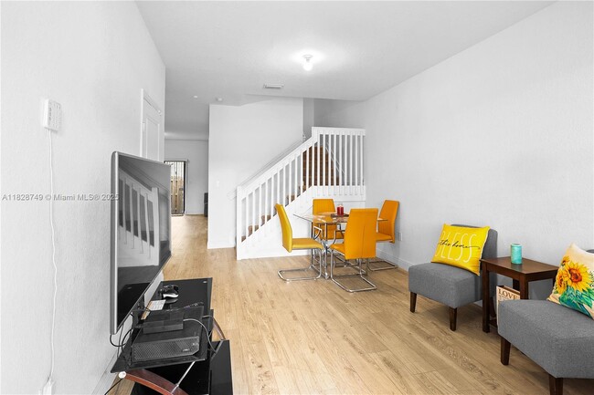 Building Photo - 1434 SW 54 Ave