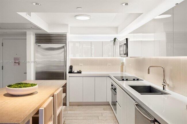 Building Photo - 102 24th St