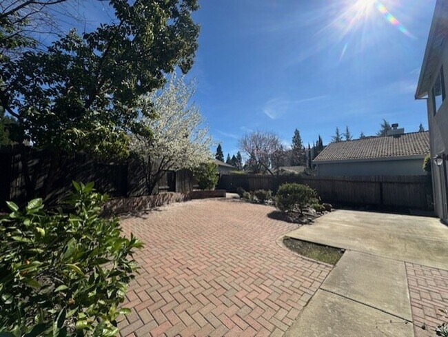 Building Photo - Gold River 4 Bedroom with Large Brick Patio in backyard!