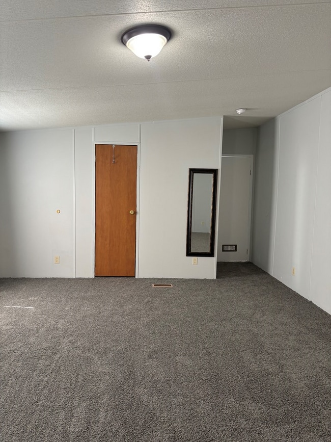 Building Photo - 70 Kiwi Ct