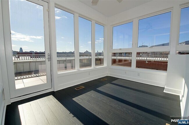 Building Photo - 11 Vela Way