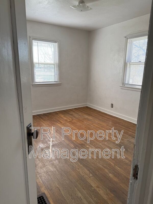 Building Photo - 2224 9th Ave
