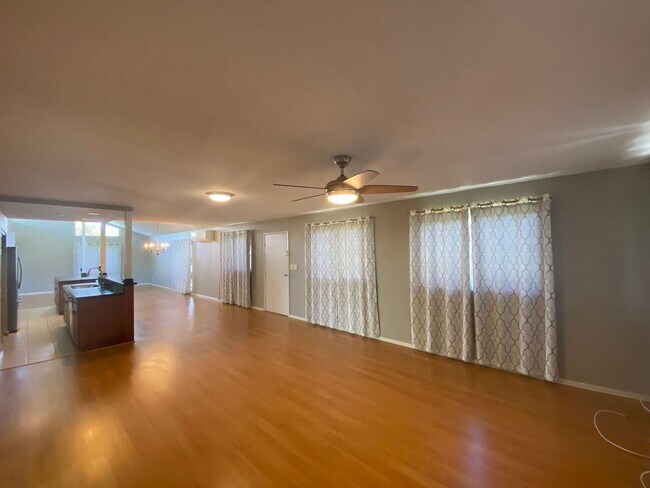 Building Photo - 019WHI