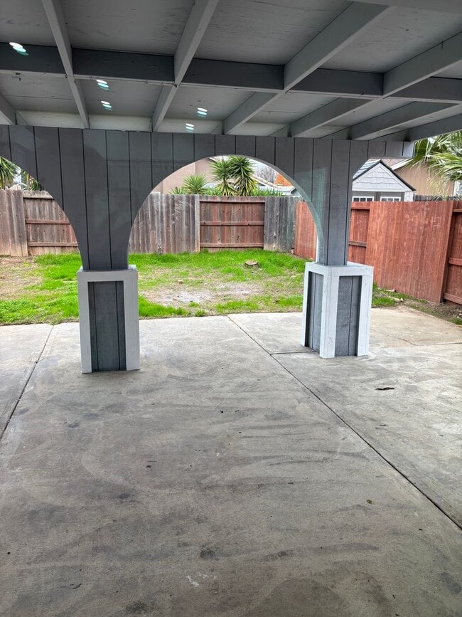 Building Photo - 3 B/D 2 BA HOME WITH AN OFFICE IN YUBA CITY AVAILABLE NOW!