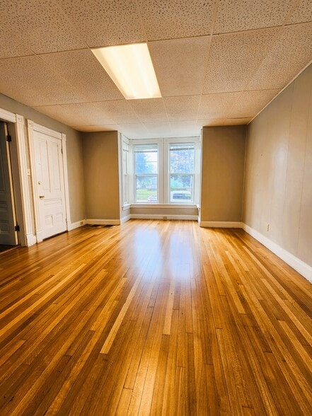 Living room - 352 8th St E
