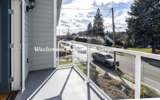 Building Photo - Beautifully Remodeled 2 bedroom in convenient location, private balcony, over sized garage, A/C a...