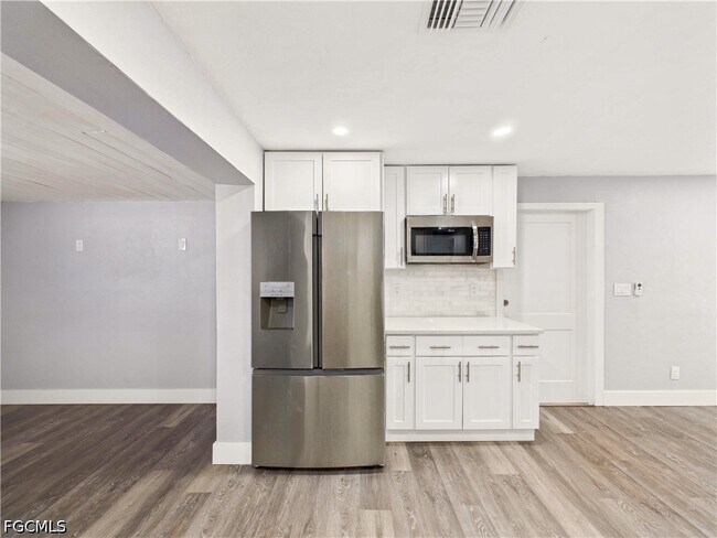 Building Photo - 567 13th St N