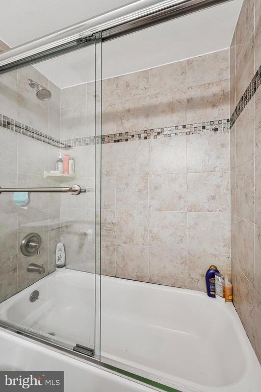 Building Photo - 9743 Kings Crown Ct