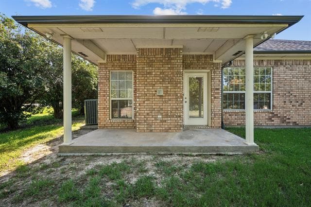 Building Photo - 1071 N Maple St