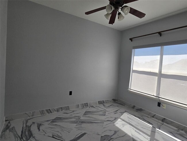 Building Photo - 7013 Marejada Dr