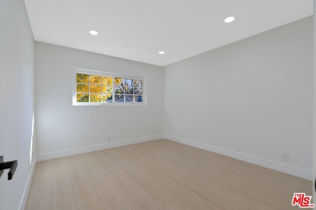 Building Photo - 22563 Tiara St