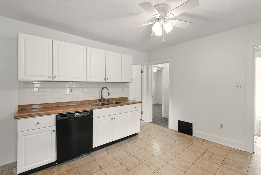 Building Photo - 1714 Castle Ave