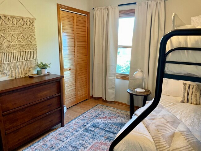 Building Photo - 4202 Lake St