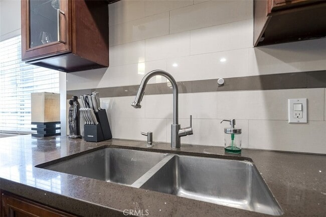 Building Photo - 1217 Elm Ave