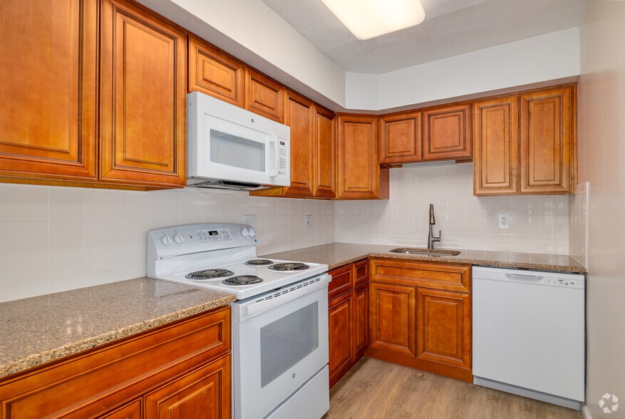 2BR, 1BA - 1,376SF - Kitchen - Hunters Creek