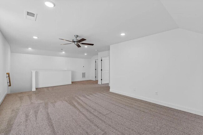 Building Photo - Stunning 3-Bed, 3-Bath Home in James Creek — ONE MONTH FREE RENT!