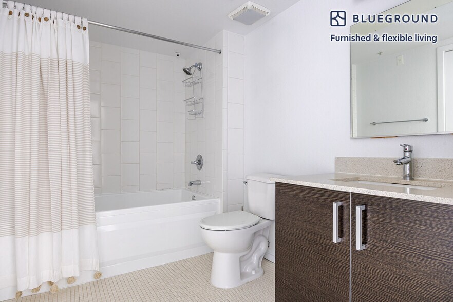 Building Photo - 4133 Redwood Ave