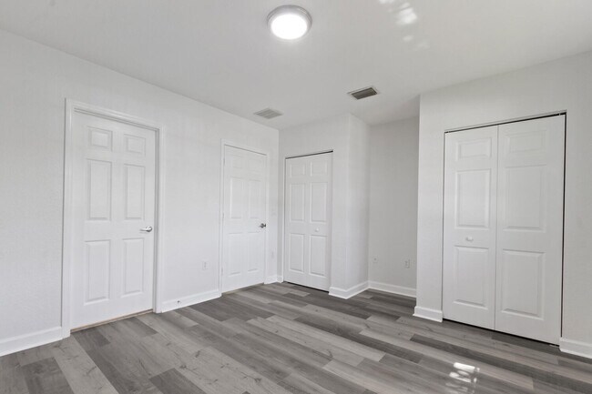 Building Photo - 4140 Napoli Lake Dr