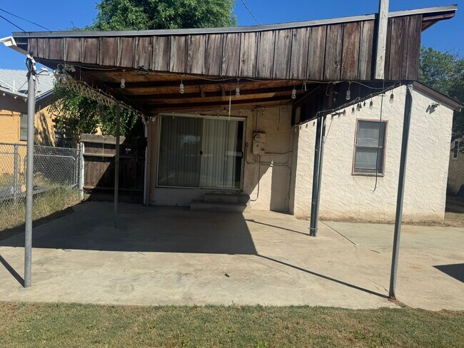 Building Photo - 1361 N Safford Ave