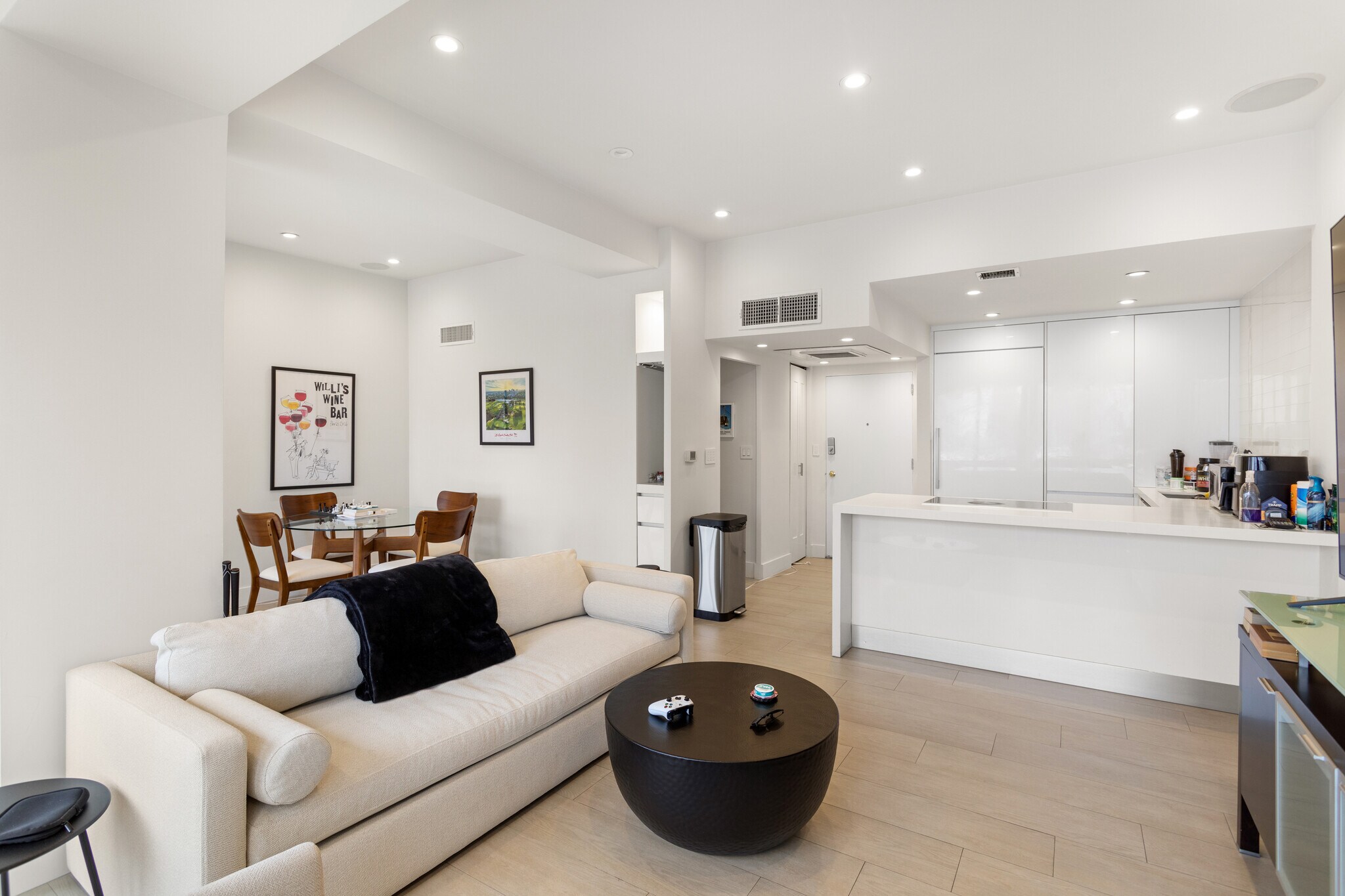 Building Photo - 10501 Wilshire Blvd