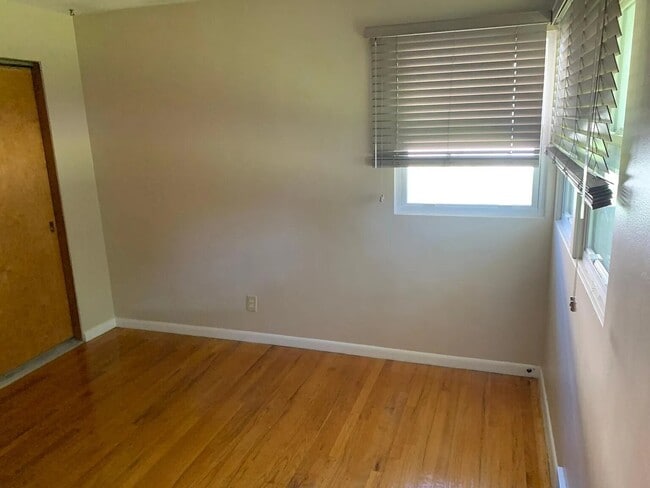 Building Photo - 3137 Belmont Ave