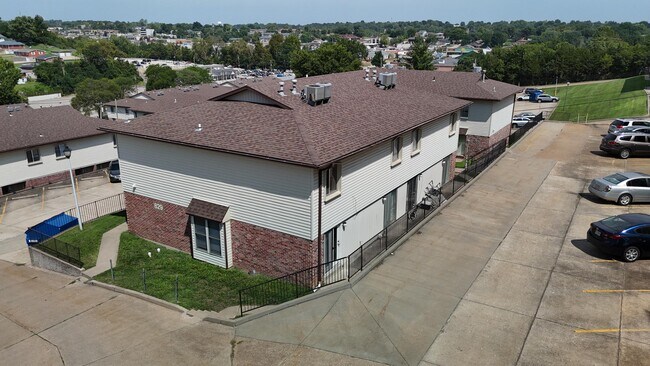 Building Photo - 829 Southwest Blvd