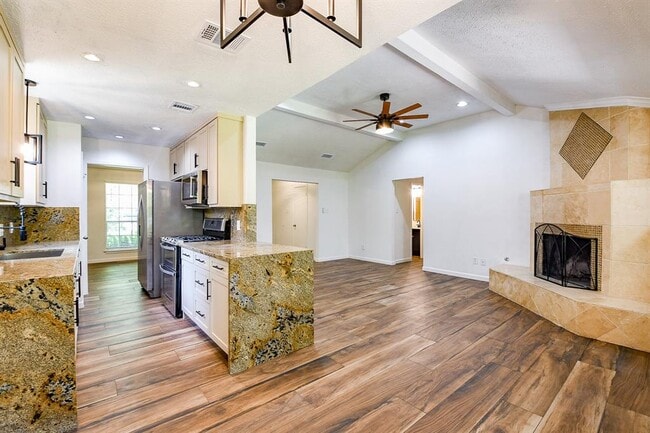 Building Photo - 25003 Spring Creek Dr