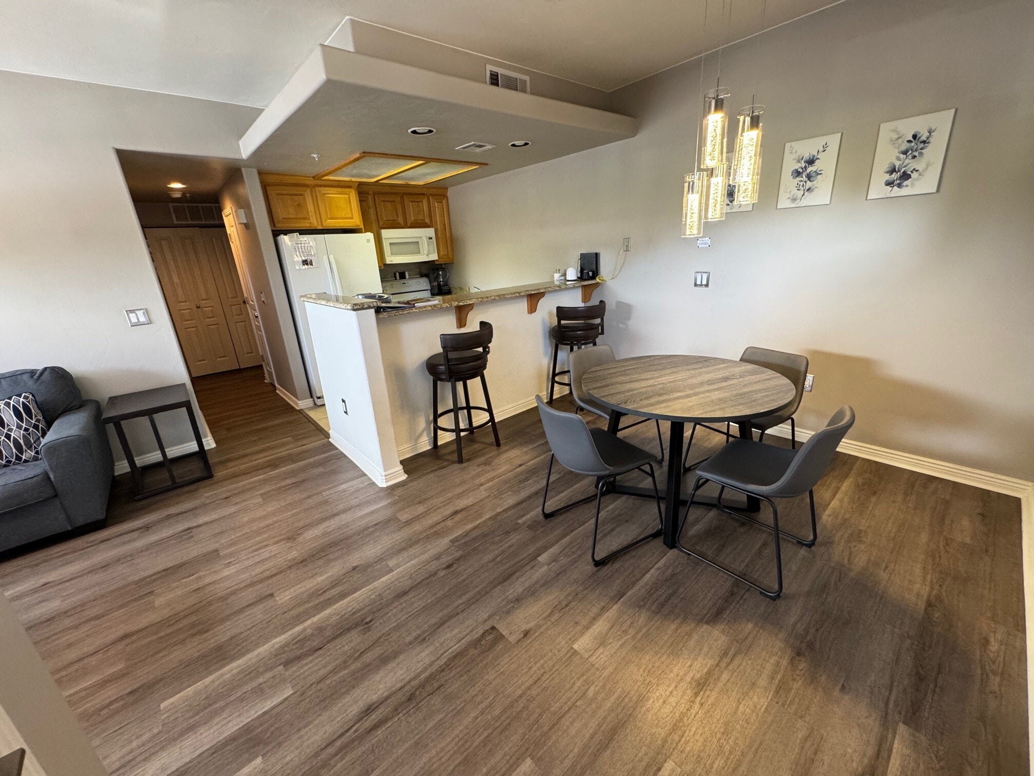 Building Photo - 405 Paradise Pky