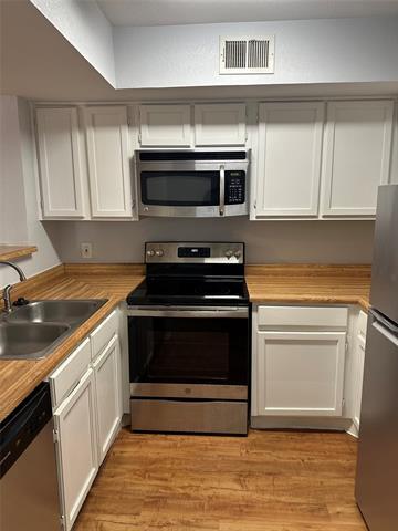 Building Photo - 2300 Balsam Dr