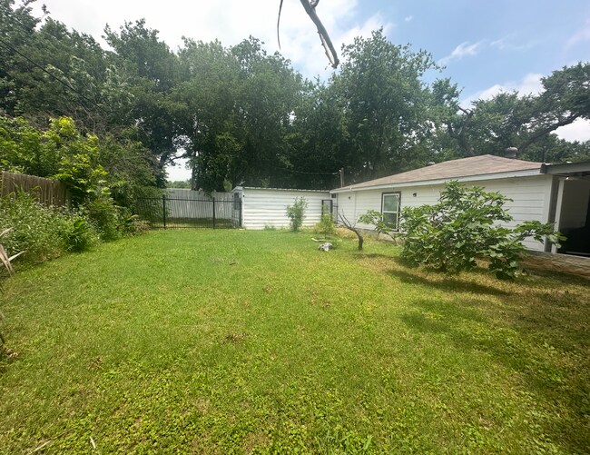 Building Photo - 721 Thompson Dr