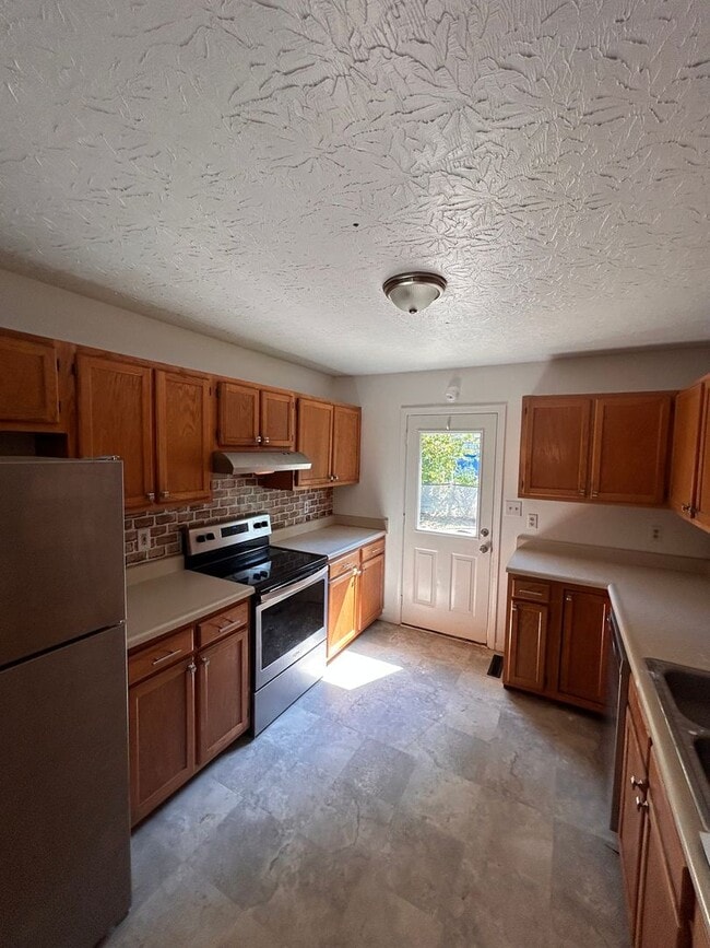 Building Photo - DELHI - Spacious 3 bed 2 bath on quiet street