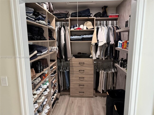 Building Photo - 6951 W Wedgewood Ave