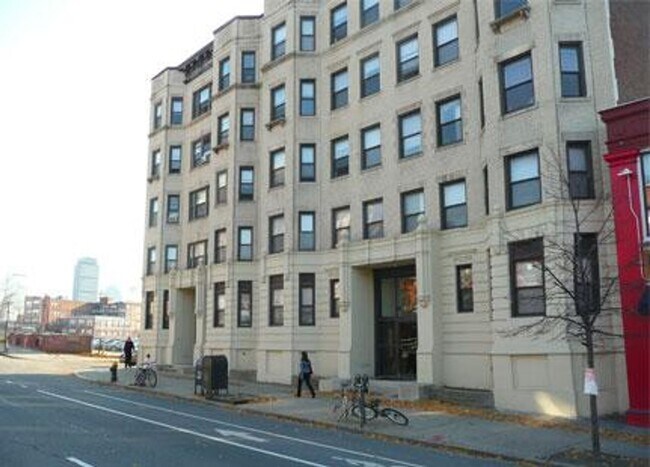 Building Photo - 3BR 1Bth unit. Heat/Hot Water included! Great location!