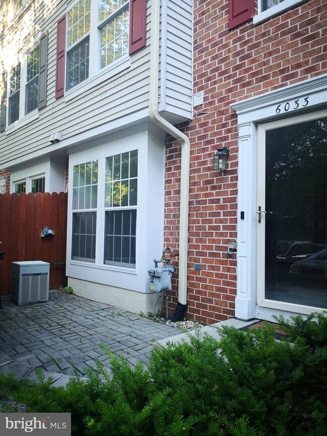 Building Photo - 6033 Weekend Way