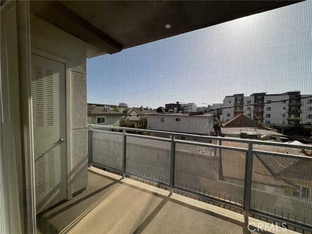 Building Photo - 1025 S Berendo St