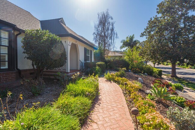 Building Photo - Beautiful Sherman Oaks Home Rental!