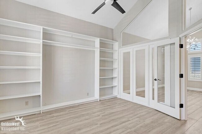 Building Photo - Modern 3bdm 3ba Home with Stylish Upgrades